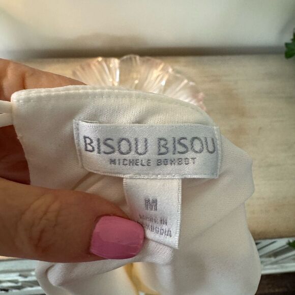 bisou bisou white tank top size medium - Picture 4 of 4